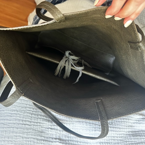 Green tote bag with matching clutch - Picture 5 of 5